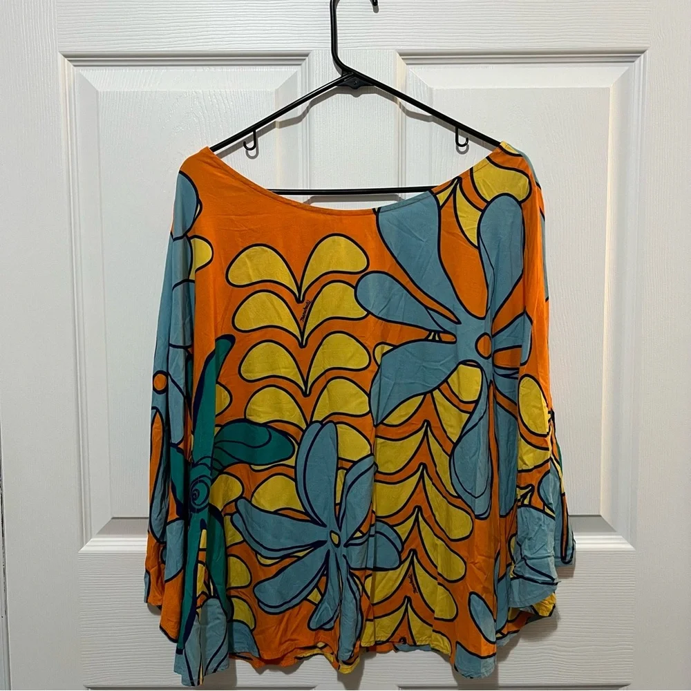 MANUHEALI’I Blouse - Picture 2 of 6